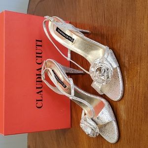 Like NEW Claudia Ciuti platinum heels